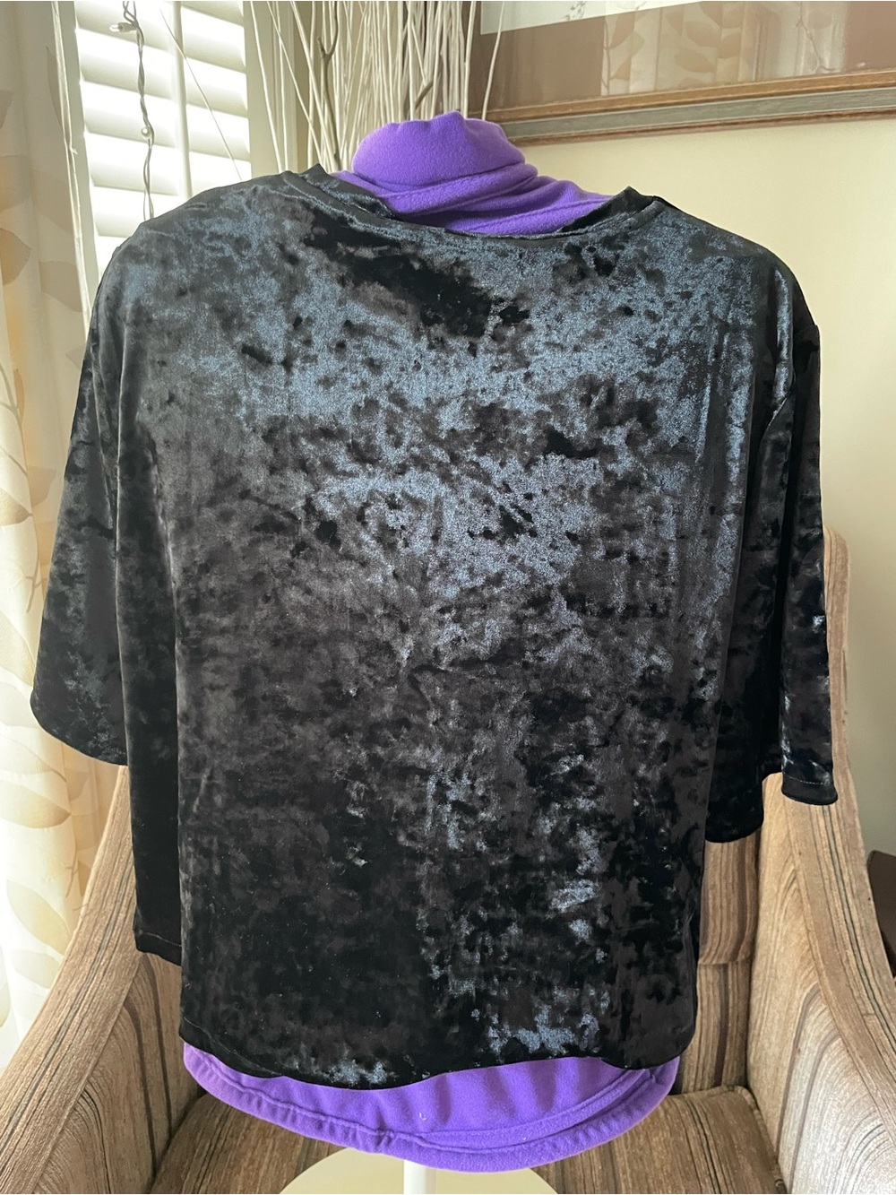 Reitmans Black Crushed Velvet Short-Sleeve Top